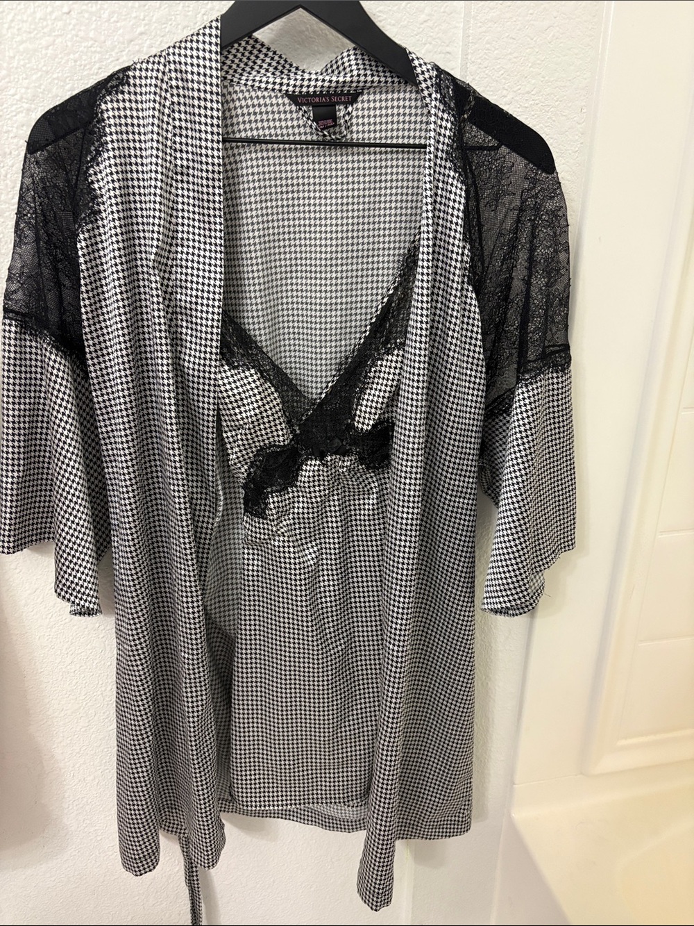 Y2K Victoria's Secret Black & White Houndstooth Lace-Trim Robe and Chemise